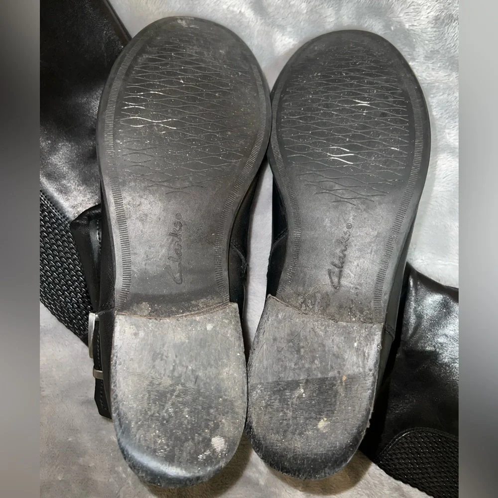 Clark’s boots - Picture 3 of 4